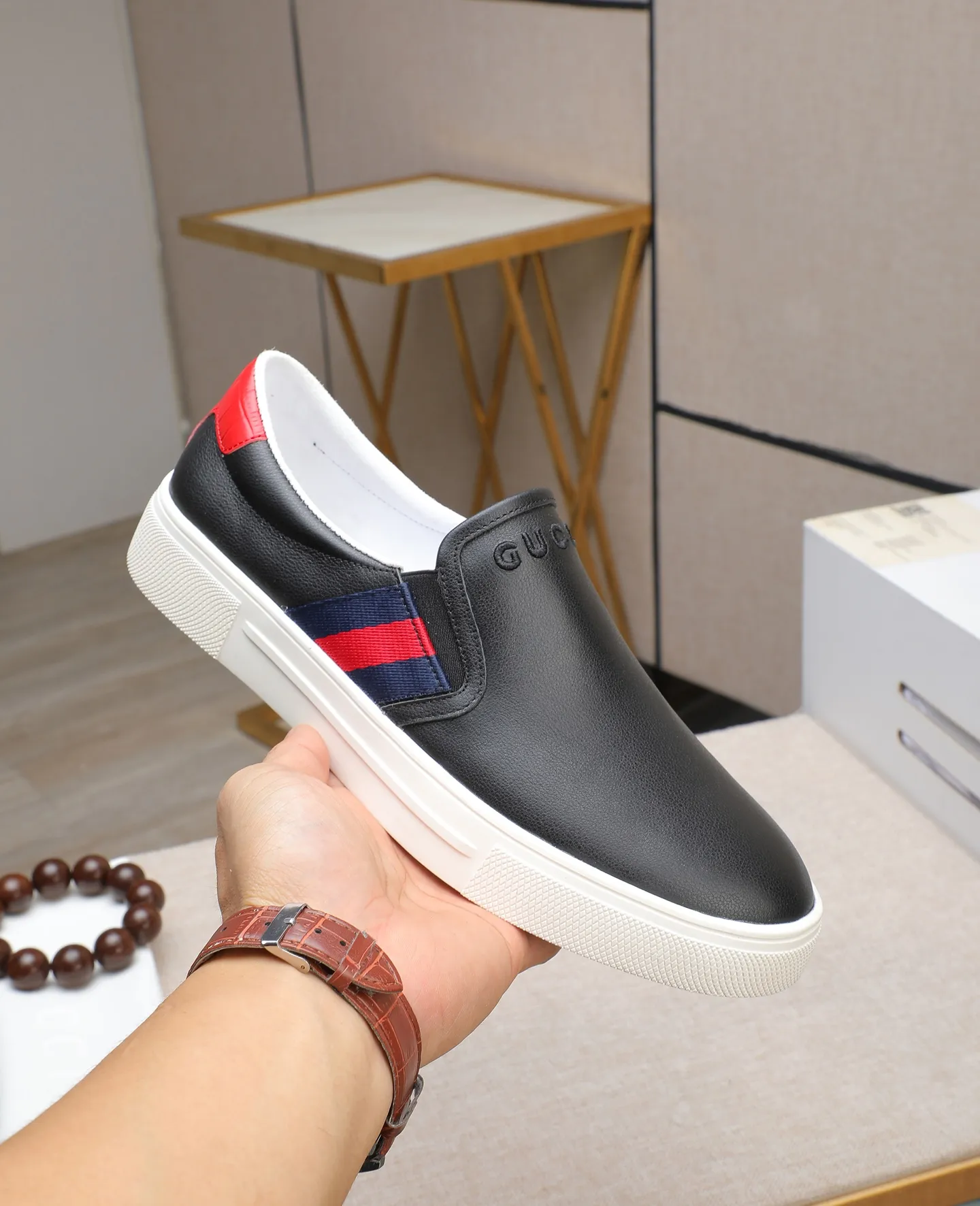 Men's shoes 💰460 GUCCI🔍🔍The latest models are on sale at the same time at the counter. Original calfskin imported from Italy, genuine leather lining, (high-end, extravagant, and classy) with exquisite workmanship. Soles: Original soles specially provided by the original factory. ⚠Exclusive double-layer movable molded soles are super comfortable⚠. Photos of the real thing🎬The real thing is even better🔍🔍"High quality·Follow the order" Code number 38-44
